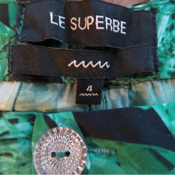 LE SUPERBE Staycation Wide Leg Pant in Emerald
Quartz Satin - Size 4 - Picture 6 of 6